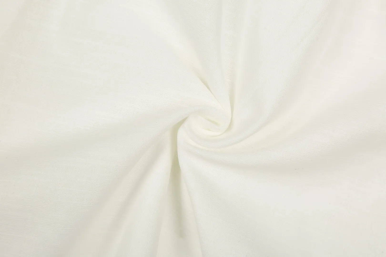 P210 White background picture [High-end quality] Style number: 25052# Color: Navy blue/off-white/light khaki/ice blue/dark khaki Size: S to XL - Ralph Lauren/Ralph Lauren 25SS Summer hot item high-quality lazy old money style linen couple style five-point shorts - originality restoration 105% cotton blended bamboo linen on the face Super soft nylon elastic in the same color ✅ - 100% restored workmanship Short five-point version, double-layered inside and outside to prevent exposure, double stitching to cover the independent waistband ✅ - Professional washing before the car, the texture of the fabric is tight and soft ✅ - RL/Ralph Lauren linen shorts are simply a summer savior. The linen material allows every pore to breathe freely, say goodbye to sticky heat. Walking on the road, the wind blows, and the heat all over the body is instantly smoothed away. The bamboo texture is natural and unique, simple and pure texture, full of laziness and old money style.